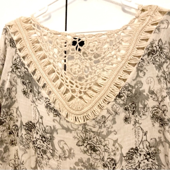 COCO and CARMEN Crochet Lace Boho Chic Roses Bell Sleeves Top Small Medium - Picture 7 of 16